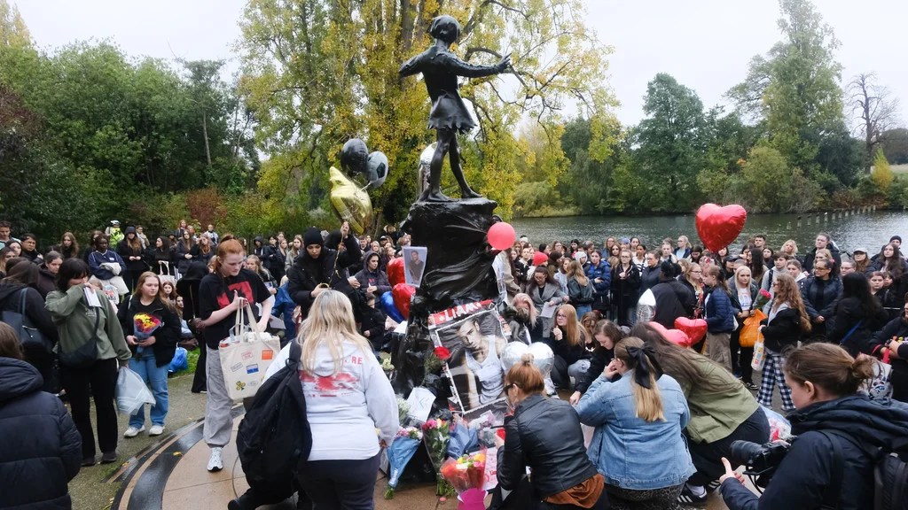 Fans treffen sich worldwide zu Gedenkfeiern