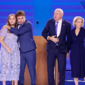US Vice President Candidate: Das ist die Familie von Tim Walz